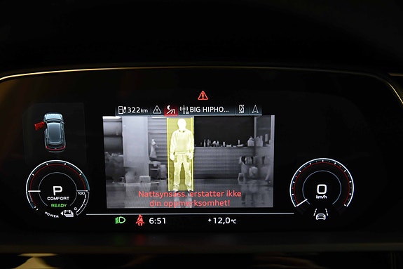 Audi e-tron 11 of 26