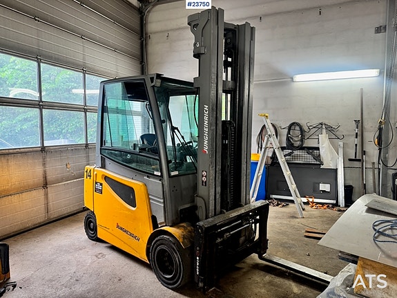 Jungheinrich EFG430S Gaffeltruck. 2 of 5