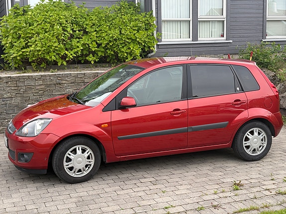 Ford Fiesta 2 of 5