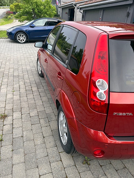 Ford Fiesta 4 of 5