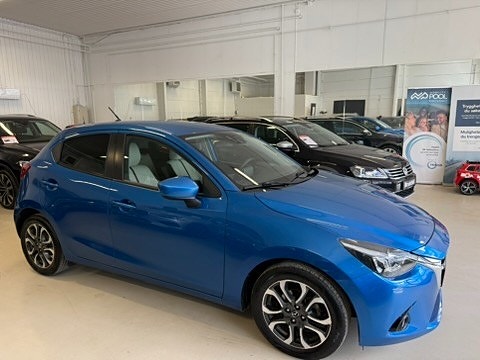 Mazda 2 3 of 5