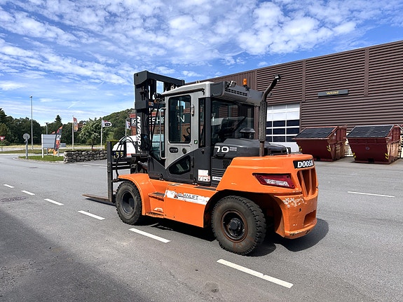 Doosan D70S-7 2 of 4