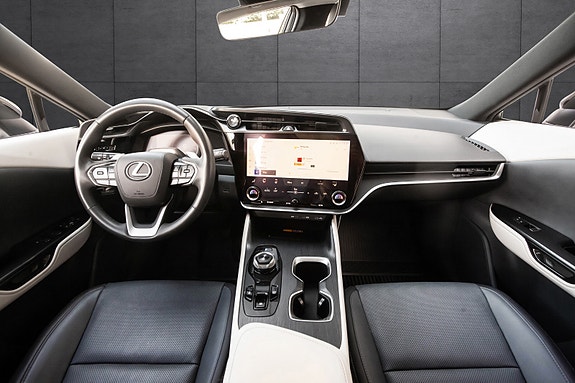 Lexus RZ450e 7 of 20