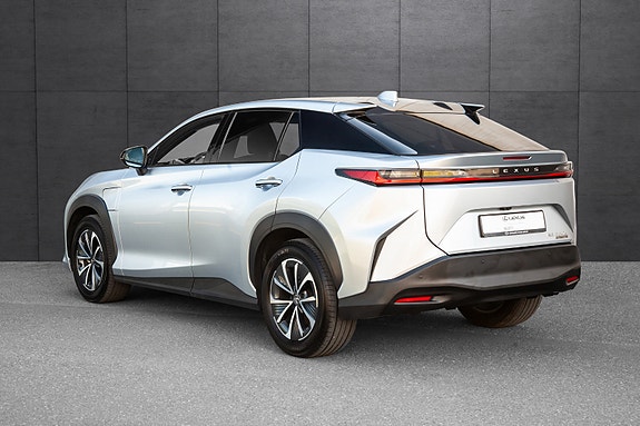 Lexus RZ450e 2 of 20