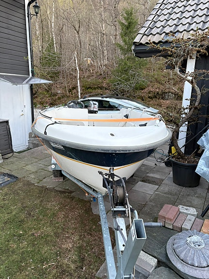 435 Lite motorbåt med styre konsoll og tilhenger 2 of 5