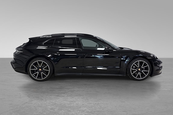Porsche Taycan Sport Turismo 3 of 5