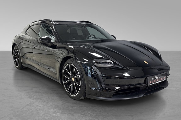 Porsche Taycan Sport Turismo 4 of 5