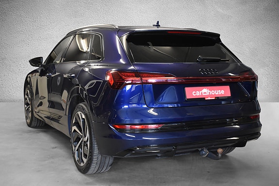 Audi e-tron 4 of 5