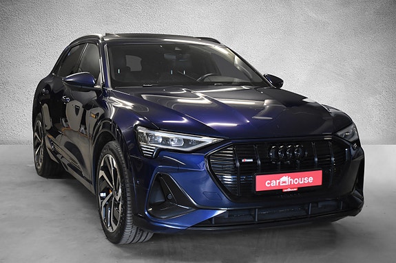 Audi e-tron 3 of 5