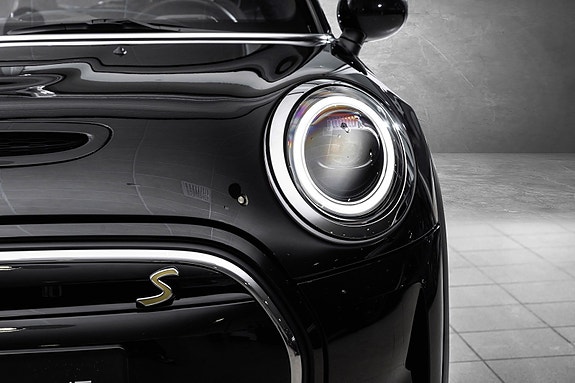 MINI Cooper SE 4 of 5