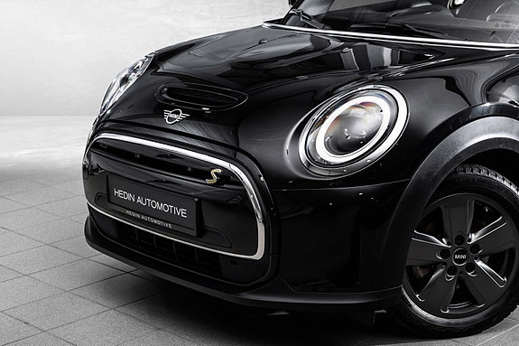 MINI Cooper SE 2 of 5