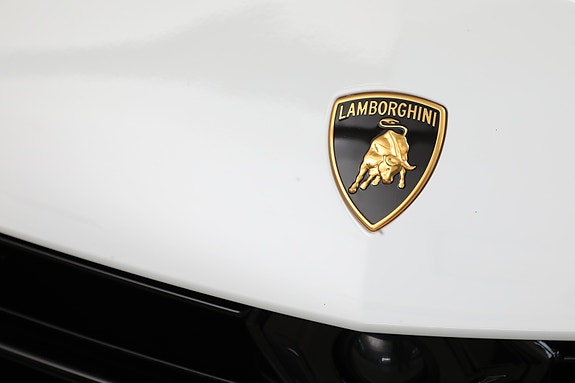 Lamborghini Urus 13 of 30