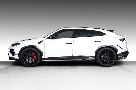 Lamborghini Urus 3 of 5