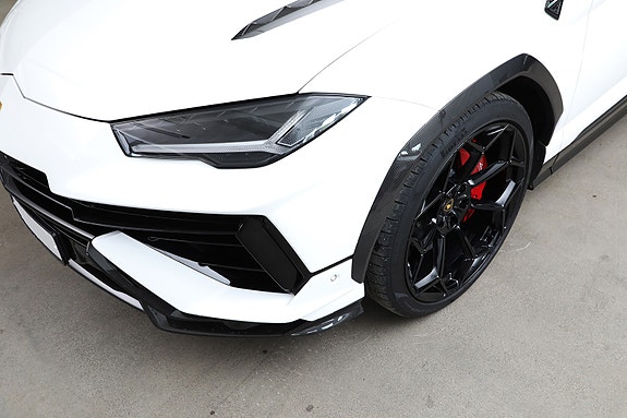 Lamborghini Urus 7 of 30