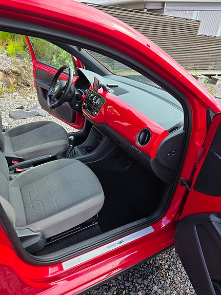 Volkswagen UP! 10 of 14