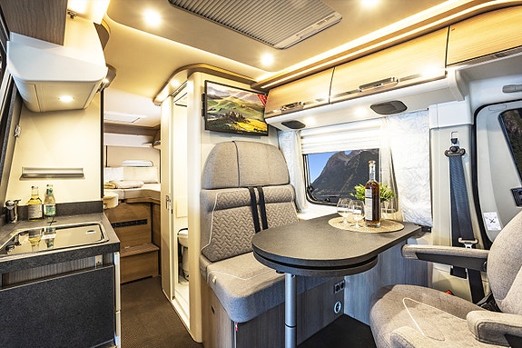 Carthago 640 GT CHARMING Skyview 180 hk, Truma 6D/E, langsg. senger + + 5 of 5