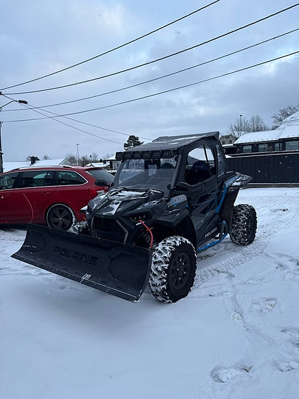 Polaris RZR XP 1000 5 of 5