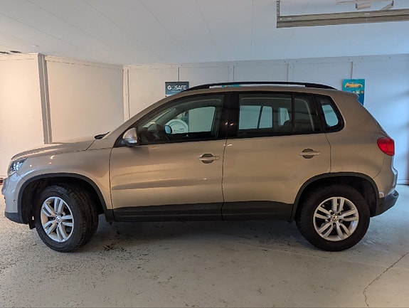 Volkswagen Tiguan 2 of 5