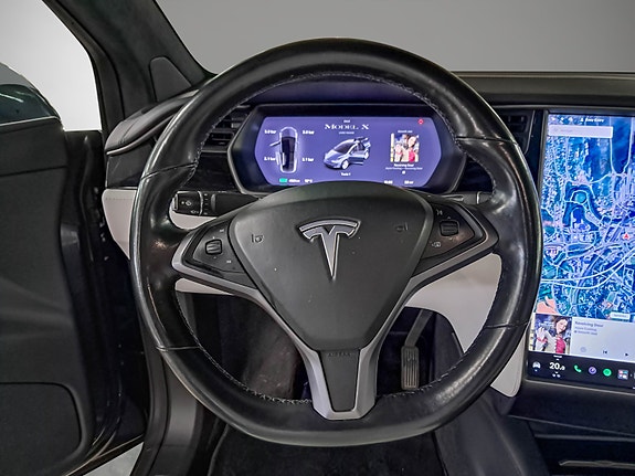 Tesla Model X 14 of 28