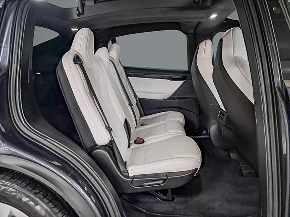 Tesla Model X 22 of 28