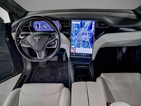 Tesla Model X 17 of 28