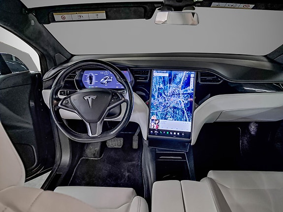 Tesla Model X 13 of 28