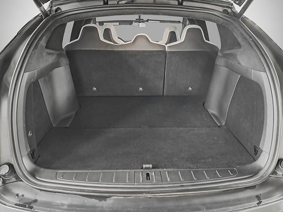 Tesla Model X 25 of 28