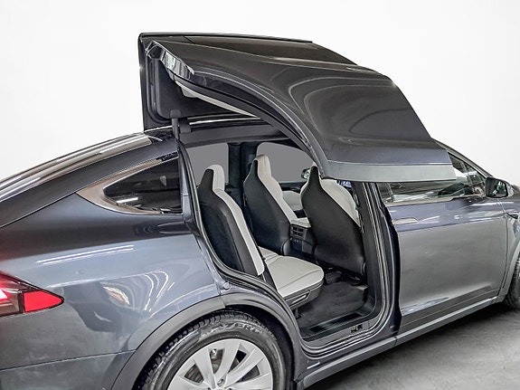 Tesla Model X 23 of 28