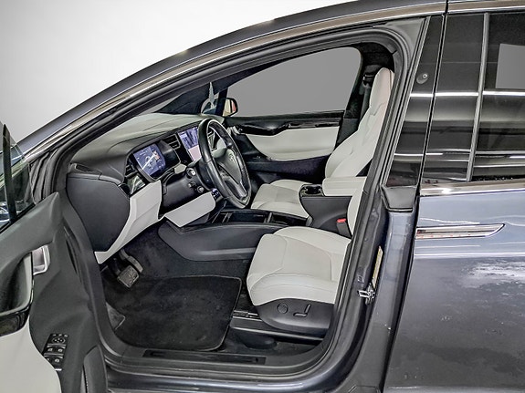 Tesla Model X 12 of 28