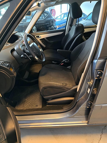 Citroen Grand C4 Picasso 18 of 25