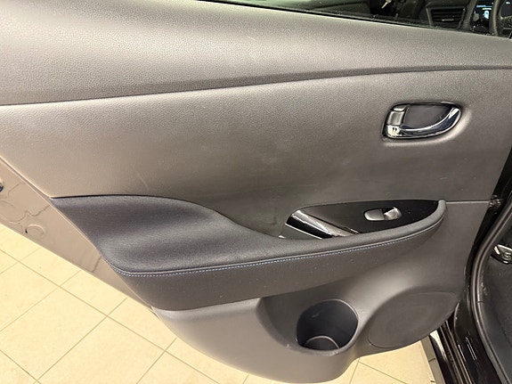 Nissan Leaf 28 of 30