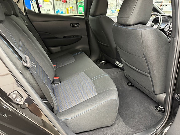 Nissan Leaf 25 of 30