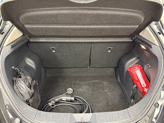 Nissan Leaf 27 of 30