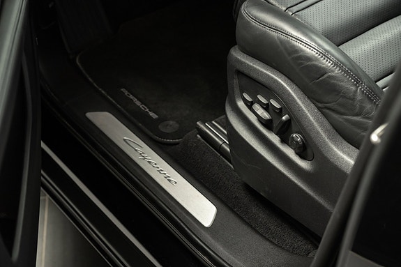 Porsche Cayenne Coupe 18 of 30
