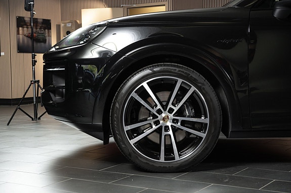 Porsche Cayenne Coupe 8 of 30