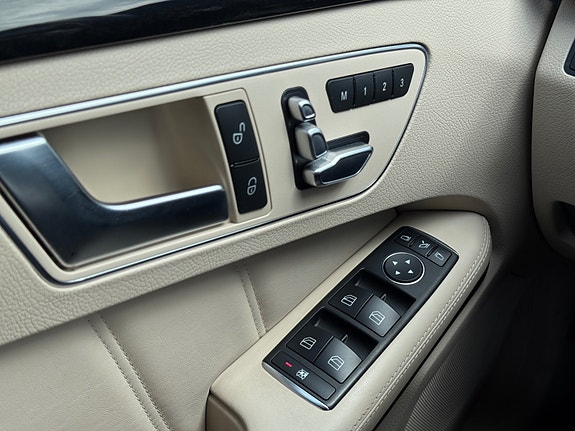 Mercedes-Benz E220 26 of 30