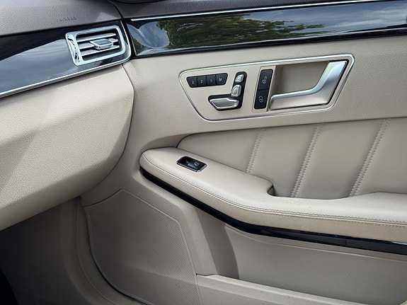 Mercedes-Benz E220 25 of 30