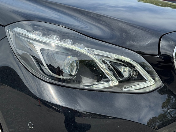 Mercedes-Benz E220 6 of 30