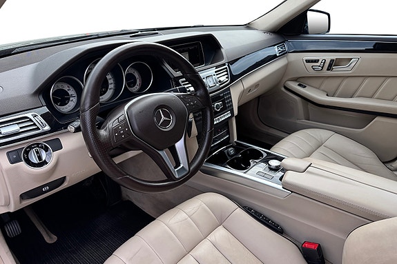 Mercedes-Benz E220 14 of 30