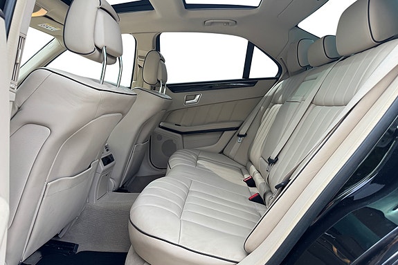 Mercedes-Benz E220 11 of 30