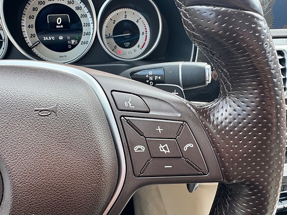 Mercedes-Benz E220 29 of 30