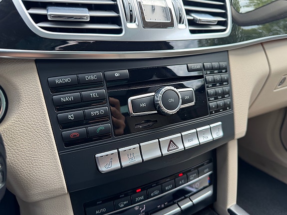 Mercedes-Benz E220 21 of 30