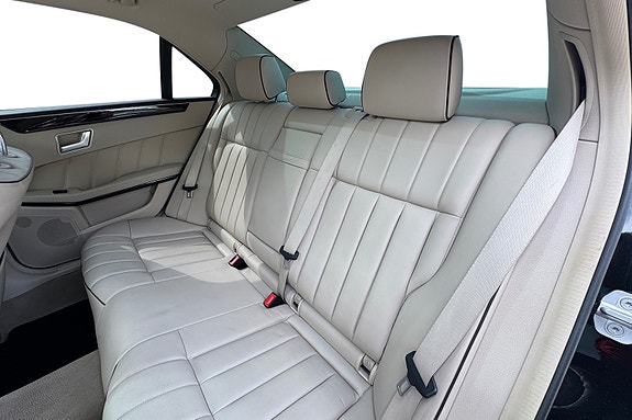 Mercedes-Benz E220 12 of 30