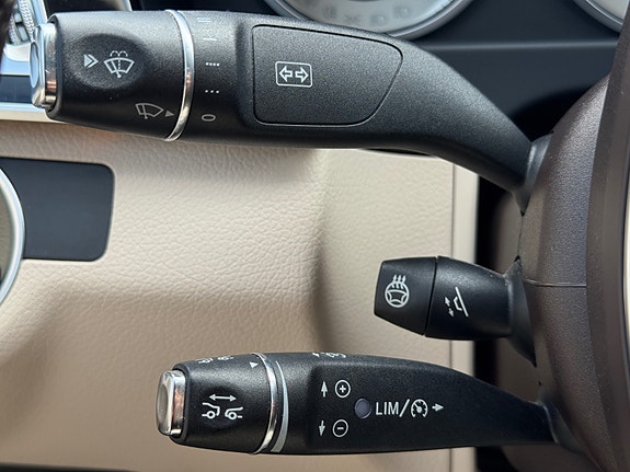 Mercedes-Benz E220 30 of 30