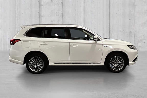Mitsubishi Outlander 2 of 24