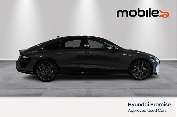 Hyundai Ioniq 6 2 of 5