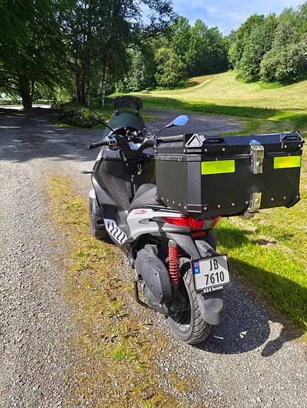 Piaggio MP3 300 HPE 4 of 5