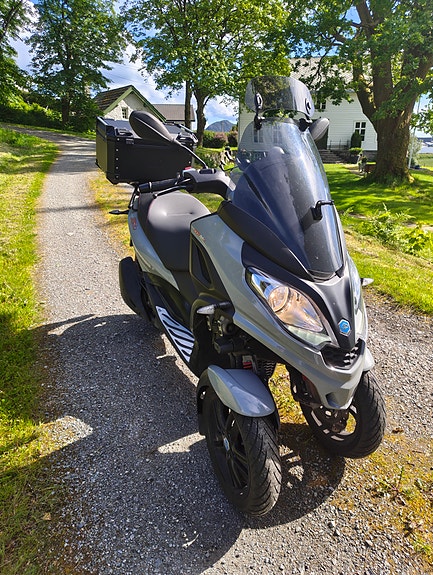 Piaggio MP3 300 HPE 2 of 5