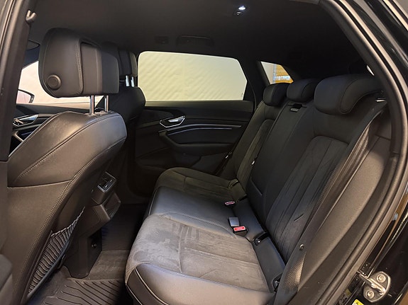 Audi e-tron 24 of 29