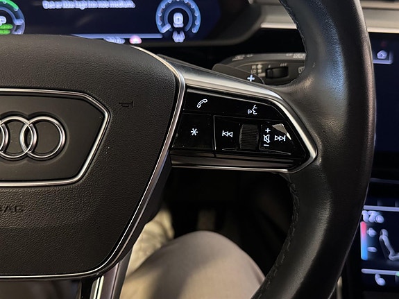Audi e-tron 14 of 29